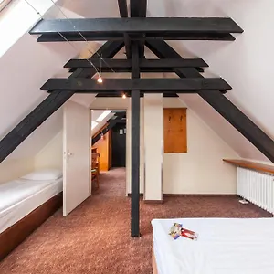 Ahl Meerkatzen Otel Köln